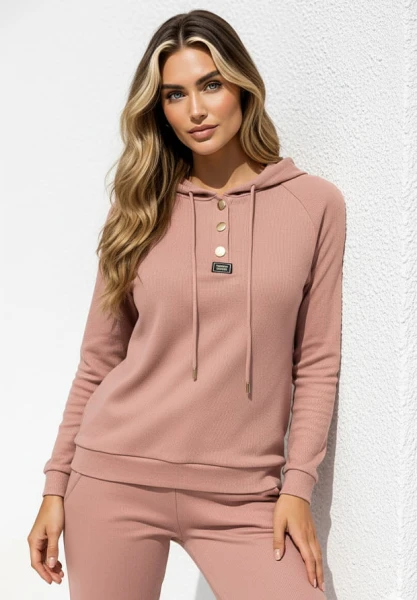 MEGI PUDROWO RÓŻOWA PRĄŻKOWANA BLUZA Z KAPTUREM / ZŁOTE GUZIKI / B2200