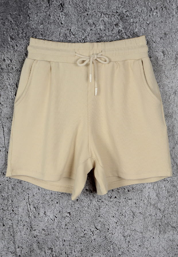 MEGI JASNO BEŻOWE PRĄŻKOWANE KRÓTKIE SPODENKI / P1850
