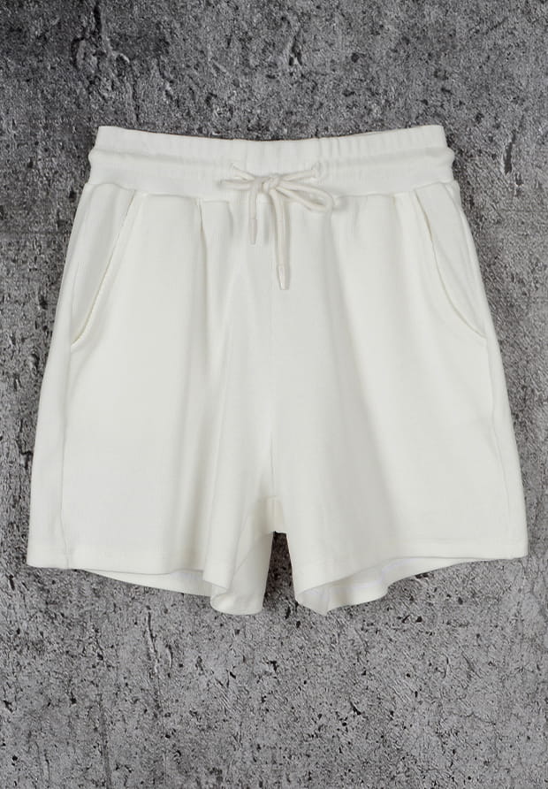MEGI BIAŁE PRĄŻKOWANE KRÓTKIE SPODENKI / P1850 
