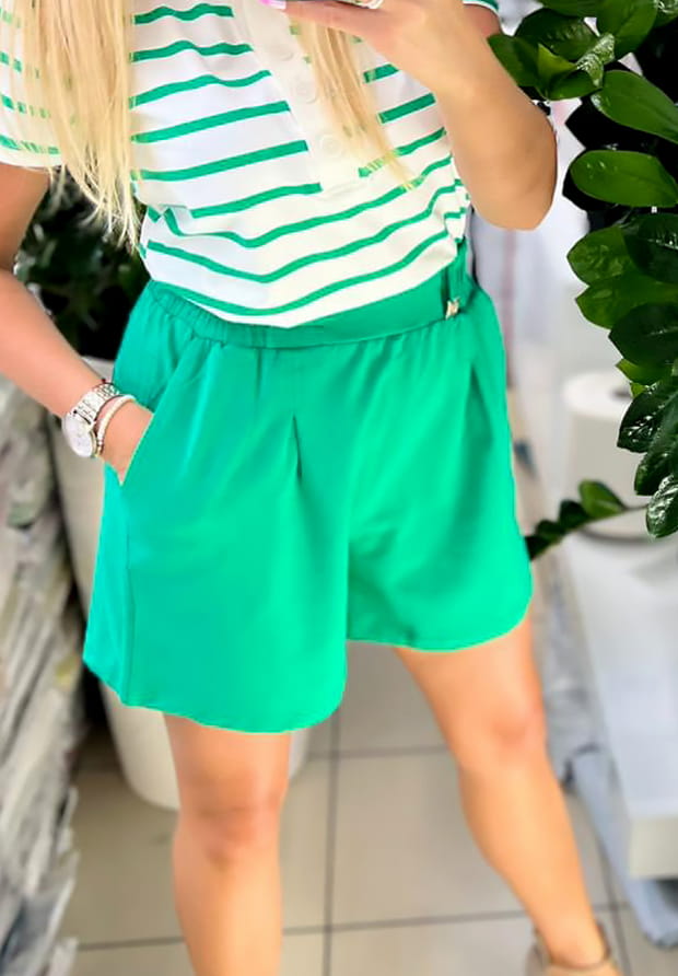 MEGI SOCZYSTO ZIELONE SPODENKI / ZŁOTY ZNACZEK "M" / P1935 