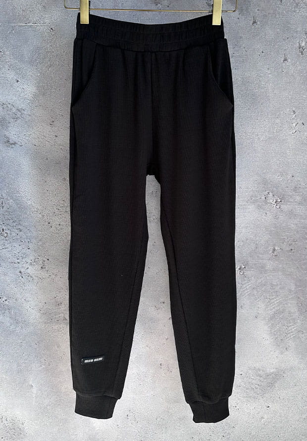 MEGI CZARNE PRĄŻKOWANE SPODNIE NASZYWKA / M4359