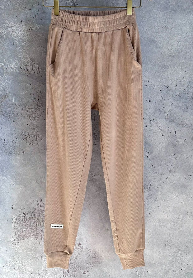MEGI CAPPUCCINO PRĄŻKOWANE SPODNIE NASZYWKĄ / M4359 