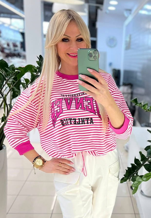 MEGI FUKSJOWE PASECZKI - BIAŁA BLUZA Z NADRUKIEM / B2664