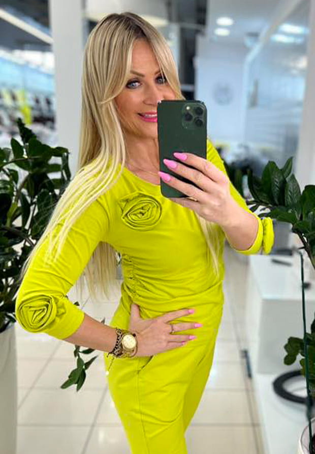 MEGI LIMONKOWA BLUZKA Z RÓŻAMI / B2714