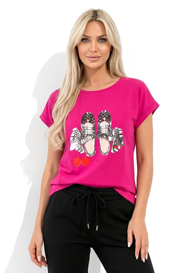 MEGI FUKSJOWA BLUZKA Z NADRUKIEM BALERINEK I WISIENEK / CYRKONIE / B1700 