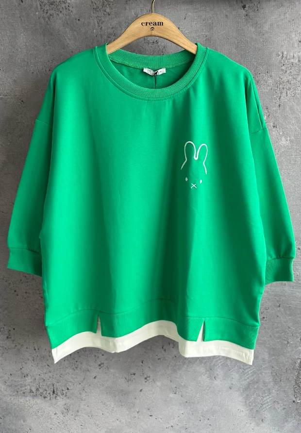 MEGI ZIELONA BLUZA Z HAFTOWANYM KRÓLICZKIEM / B1510