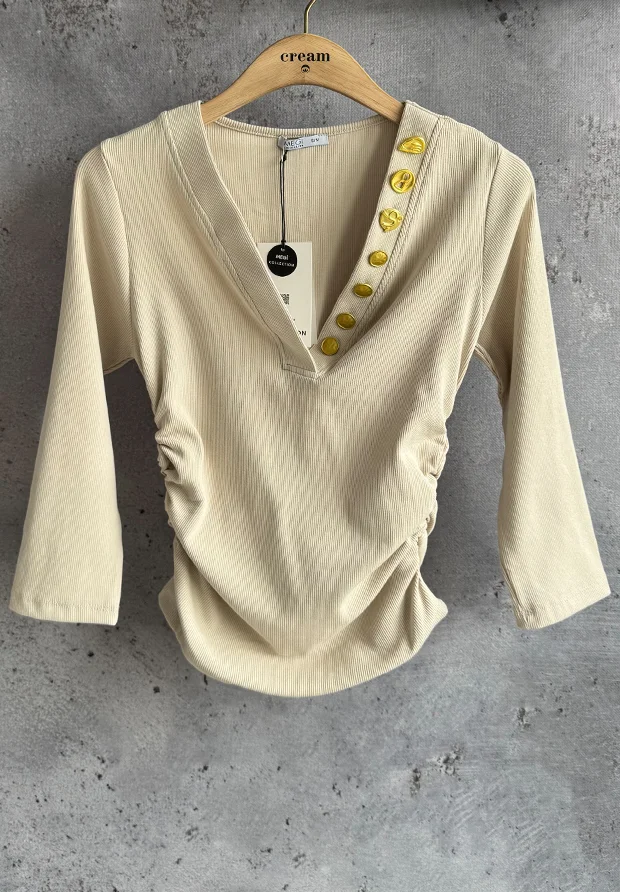 MEGI JASNO BEŻOWA PRĄŻKOWANA BLUZKA ZE ZŁOTYMI OZDOBNYMI GUZIKAMI / B2730
