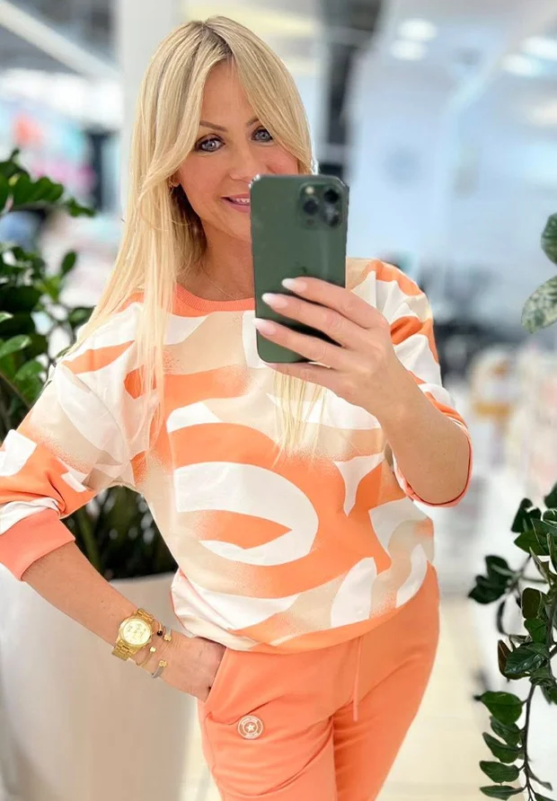 MEGI BIAŁA BLUZA WE WZORY / MANDARYNKA & JASNY BEŻ  / B2941