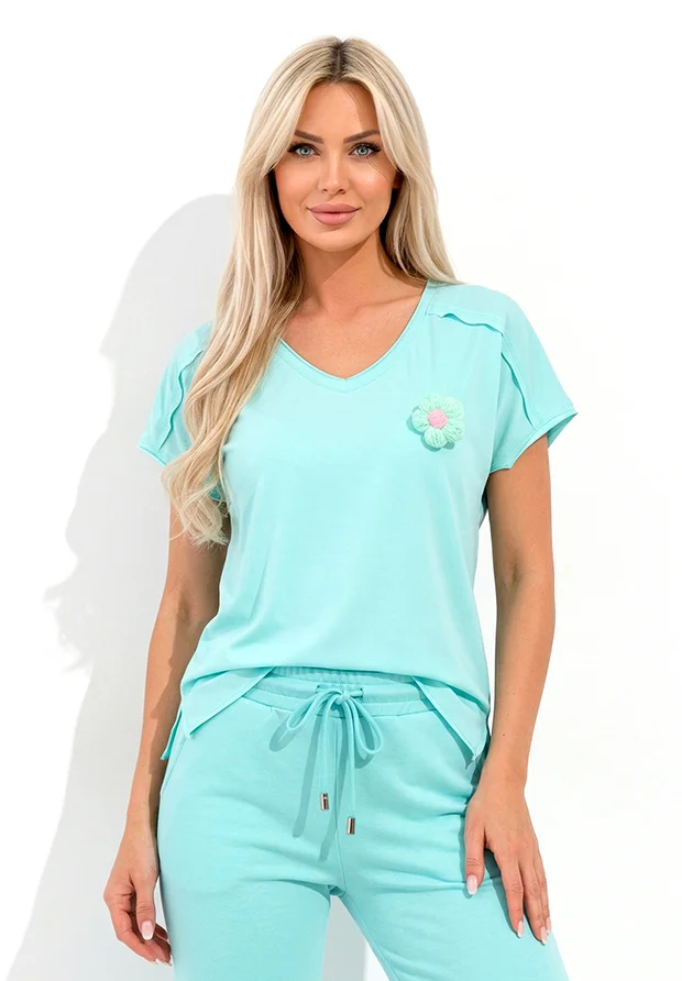 MEGI AQUA BLUZKA Z PISTACJOWYM KWIATEM BROSZKĄ / B1724 