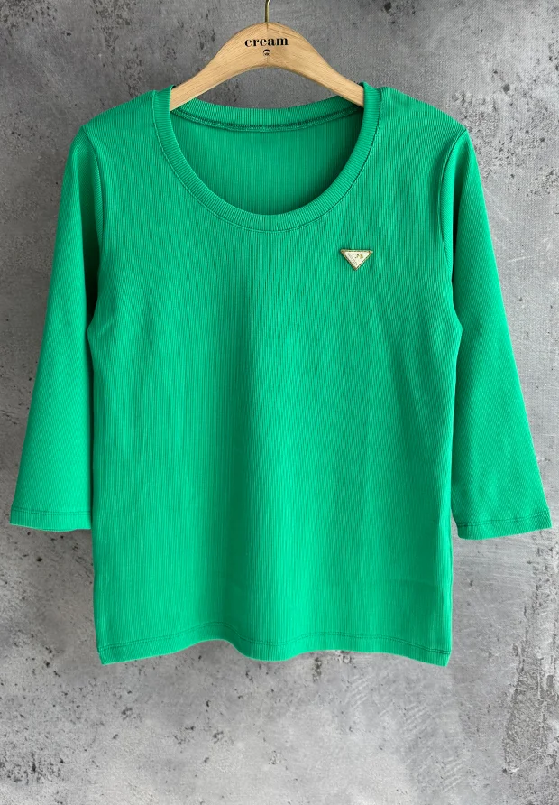 MEGI ZIELONA PRĄŻKOWANA BLUZKA Z OZDOBNĄ NASZYWKĄ / B1359 