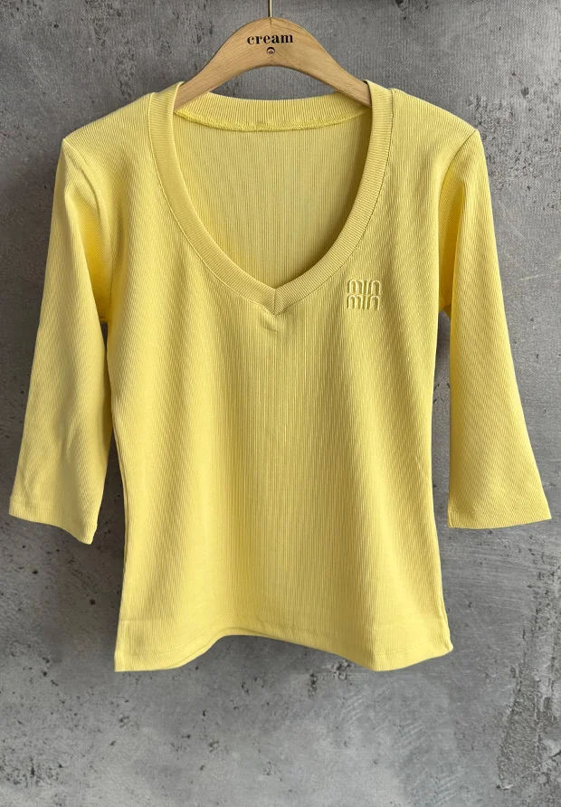 MEGI BANANOWA PRĄŻKOWANA BLUZKA / HAFTOWANY NAPIS / B2662