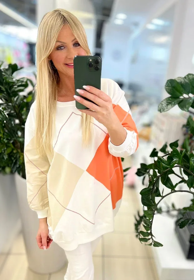 MEGI BIAŁA BLUZA W ROMBY / JASNO BEŻ & MANDARYNKA / PLUS SIZE / B2870