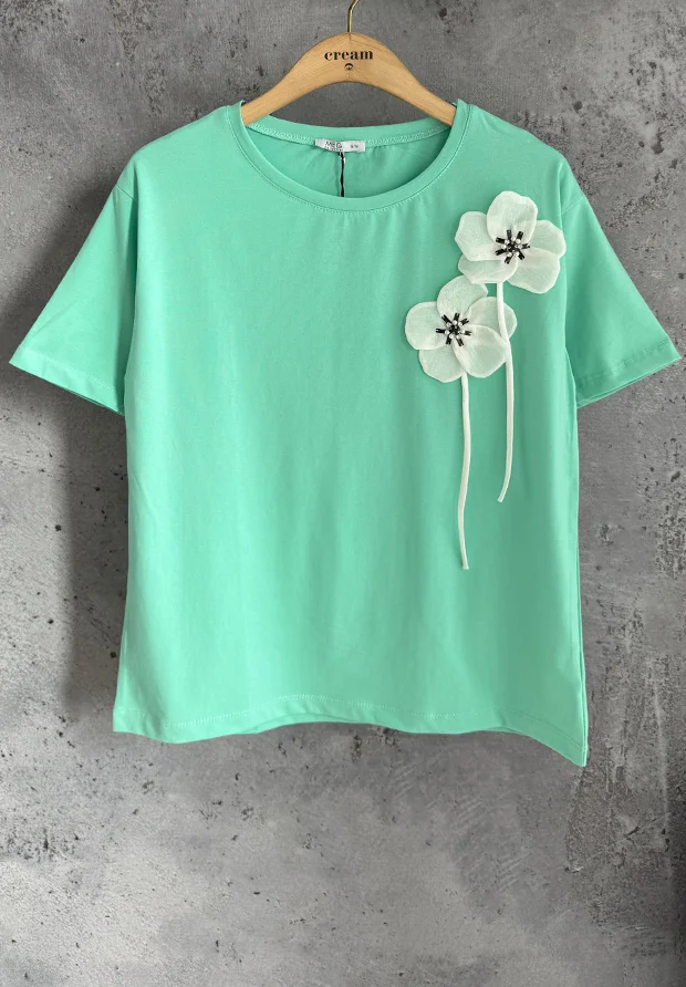 MEGI MIĘTOWA BLUZKA T-SHIRT Z KWIATEM 3D / PEREŁKI & CYRKONIE / B2824