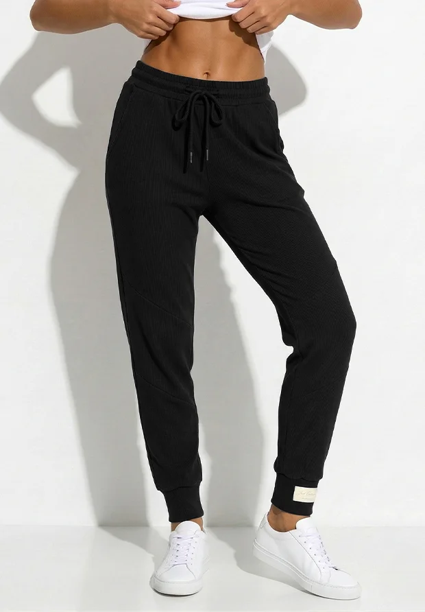 MEGI CZARNE PRĄŻKOWANE SPODNIE BIAŁA NASZYWKA / P2816