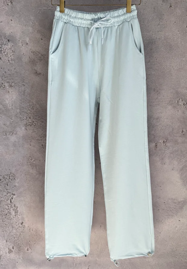 MEGI JASNO NIEBIESKIE SPODNIE DRESOWE PROSTA NOGAWKA Z REGULACJĄ DOŁU / P2836