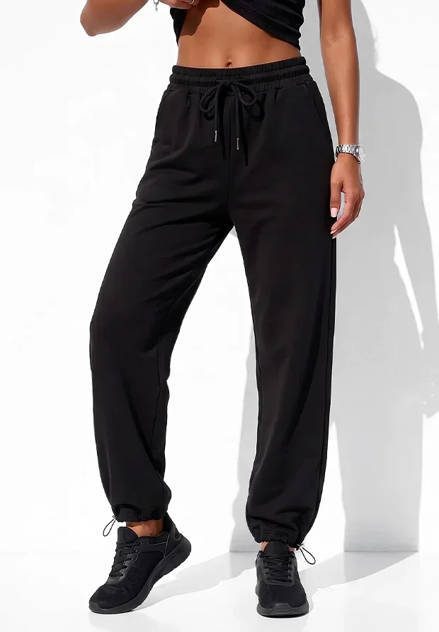 MEGI CZARNE SPODNIE DRESOWE PROSTA NOGAWKA Z REGULACJĄ DOŁU / P2836