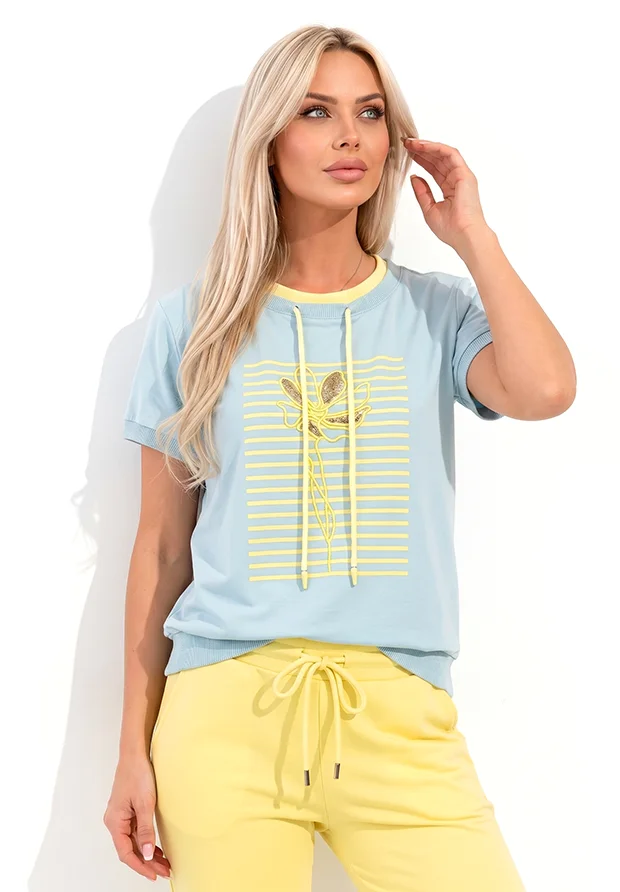  MEGI JASNO NIEBIESKA BLUZKA Z CYTRYNOWYM HAFTOWANYM KWIATEM / B0007