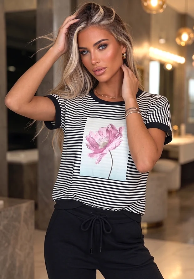 MEGI BIAŁA BLUZKA T-SHIRT W CZARNE PASECZKI / FIOLETOWO RÓŻOWY  KWIAT / B3227