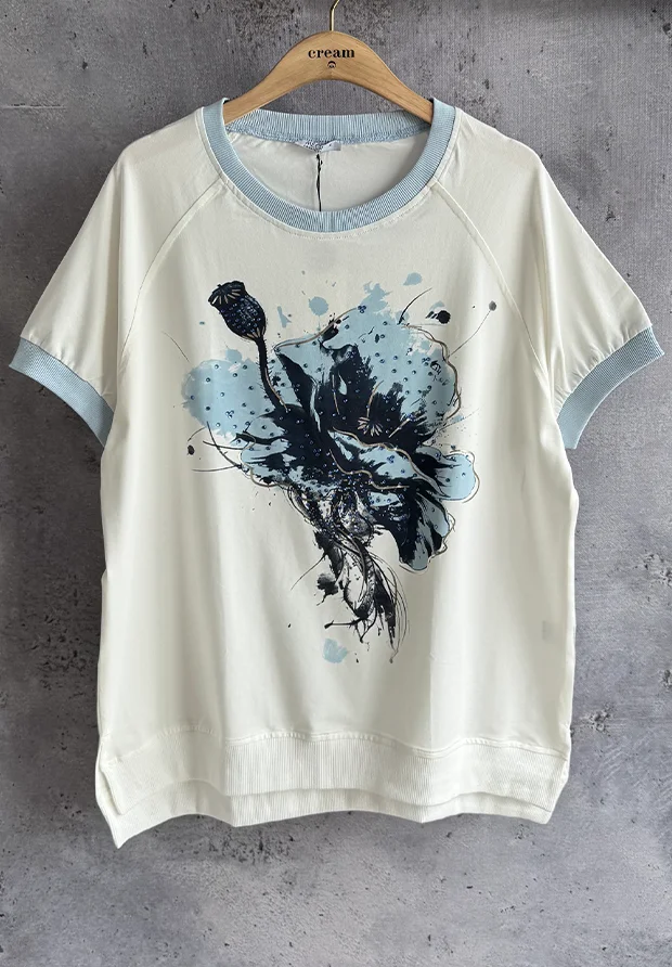 MEGI BIAŁA BLUZKA / JASNO NIEBIESKI KWIAT & CYRKONIE / PLUS SIZE / B3219