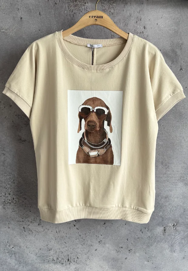 MEGI JASNO BEŻOWA BLUZKA T-SHIRT / PIESEK W OKULARACH NA BIAŁYM TLE / B1777