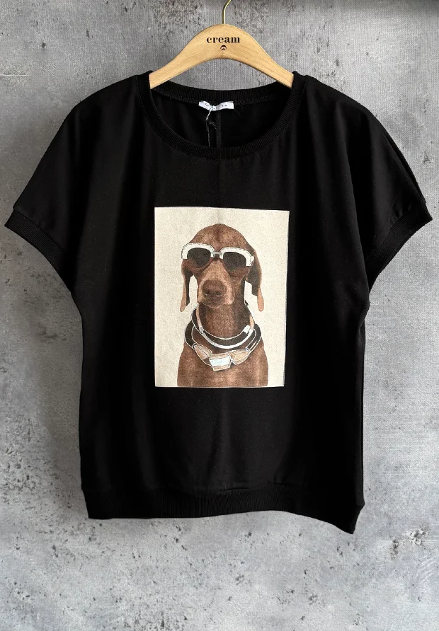 MEGI CZARNA BLUZKA T-SHIRT / PIESEK W OKULARACH NA JASNO BEŻOWYM TLE / B1777