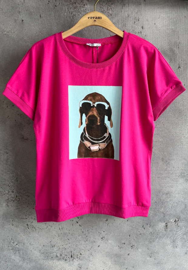 MEGI FUKSJOWA BLUZKA T-SHIRT / PIESEK W OKULARACH NA JASNO NIEBIESKIM TLE / B1777