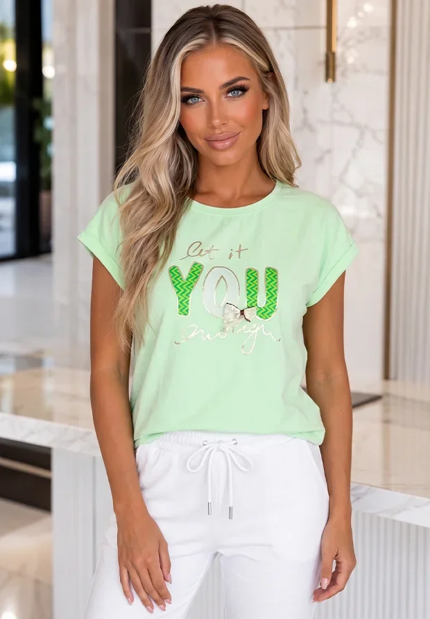MEGI PISTACJOWA BLUZKA T-SHIRT Z KORONKOWĄ KOKARDKĄ I NADRUKIEM / ZIELONY & LIMONKA / B1628