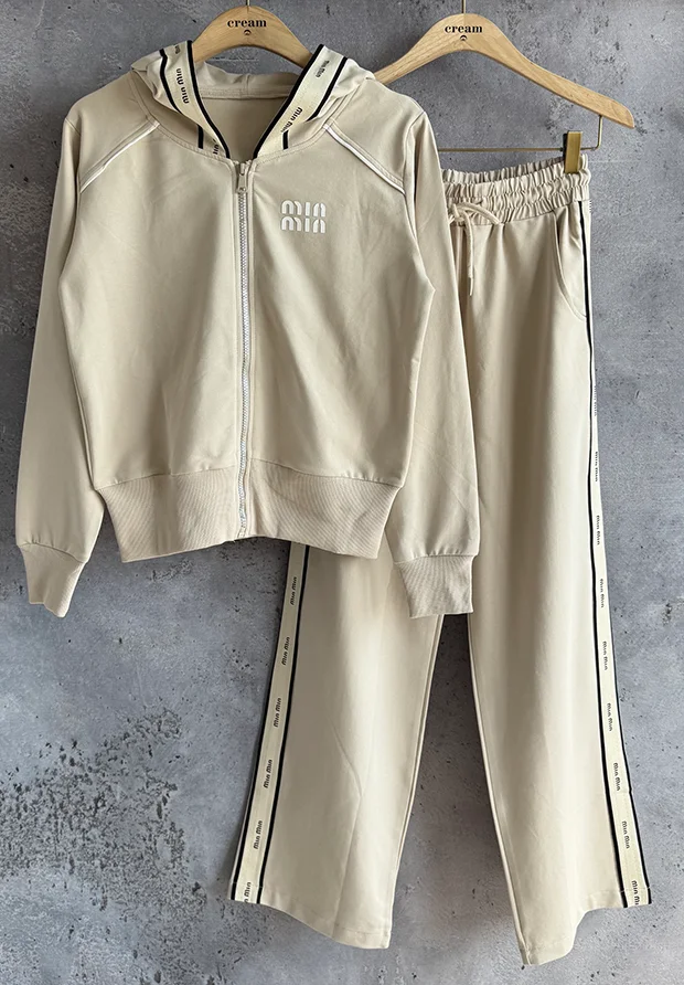MEGI JASNO BEŻOWY DRES KOMPLET / SPODNIE + BLUZA Z KAPTUREM / T1720 