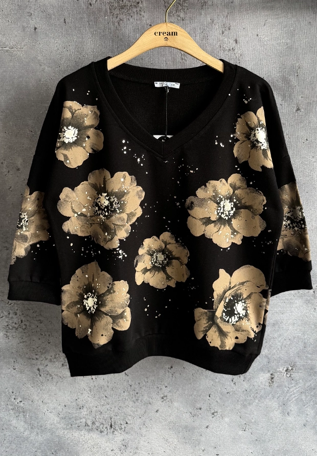 MEGI CZARNA BLUZA W CAPPUCCINO KWIATY / ZŁOTE ZDOBIENIA / B3089