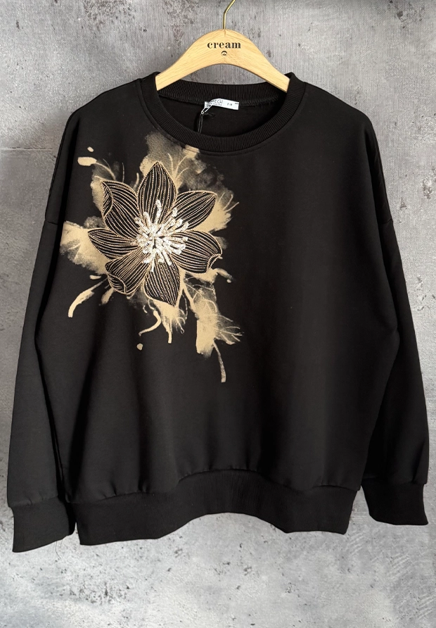 MEGI CZARNA BLUZA Z CAPPUCCINO HAFTOWANYM KWIATEM ZDOBIONYM CEKINAMI / B2520