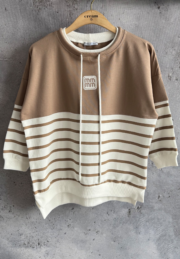 MEGI CAPPUCCINO BLUZA W BIAŁE PASKI / HAFTOWANE LOGO / B2598