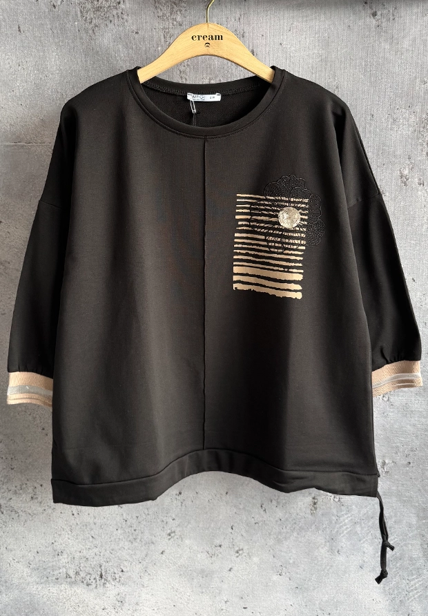 MEGI CZARNA BLUZA Z HAFTOWANYM KWIATEM I CEKINAMI / B3443