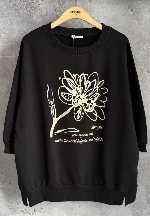 MEGI CZARNA BLUZA / NADRUK ZE ZŁOTYM KWIATEM I PEREŁKAMI / PLUS SIZE / B2093