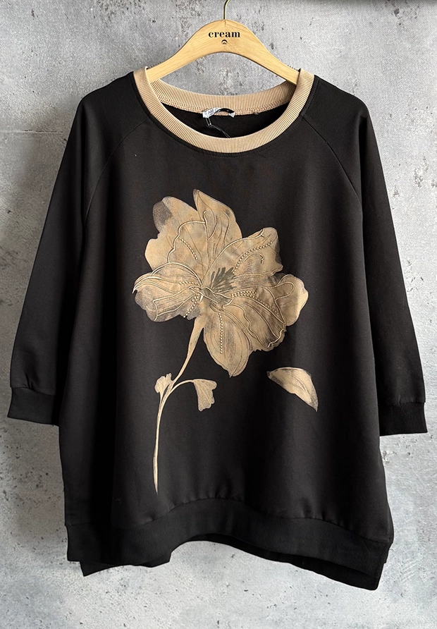 MEGI CZARNA BLUZA Z HAFTOWANYM KWIATEM CAPPUCCINO / PLUS SIZE / B3501 
