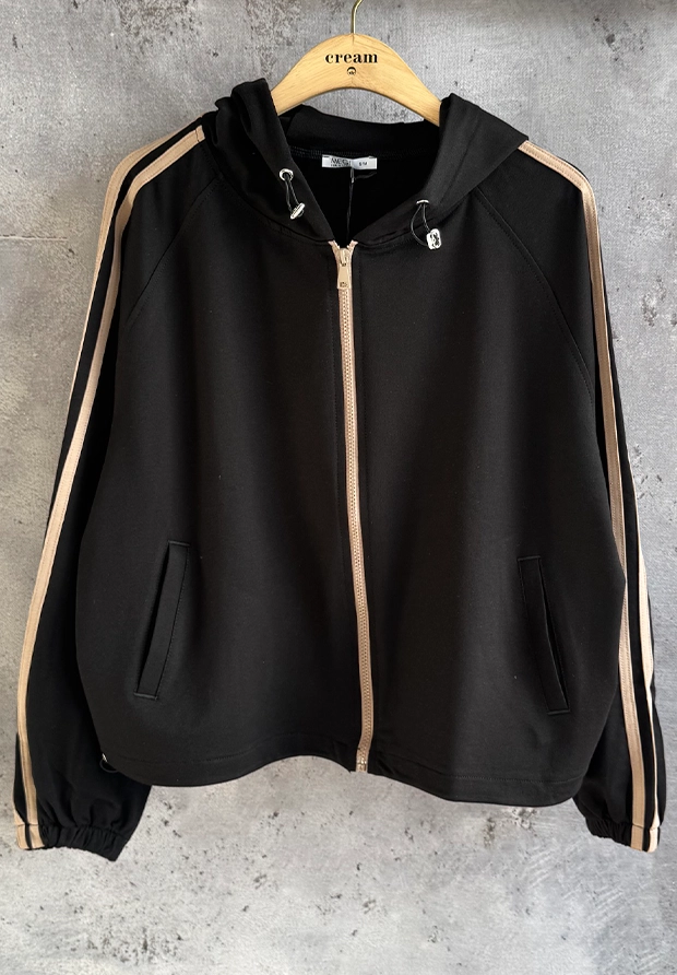 MEGI CZARNA ROZPINANA BLUZA Z KAPTUREM / CAPPUCCINO LAMPASY / H3385