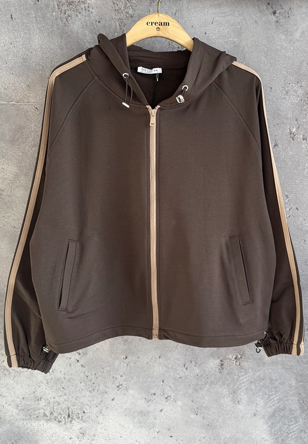 MEGI CIEMNO BRĄZOWA ROZPINANA BLUZA Z KAPTUREM / CAPPUCCINO LAMPASY / H3385