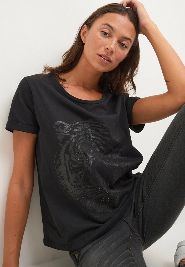 CREAM Czarny Klasyczny T-shirt z Nadrukiem Tygrysa – Drapieżny akcent w miejskim wydaniu!
